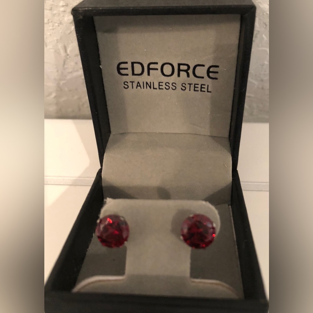 NEW MEN’S EDFORCE STAINLESS STEEL RUBY RED PIERCE EARRINGS WITH BOX